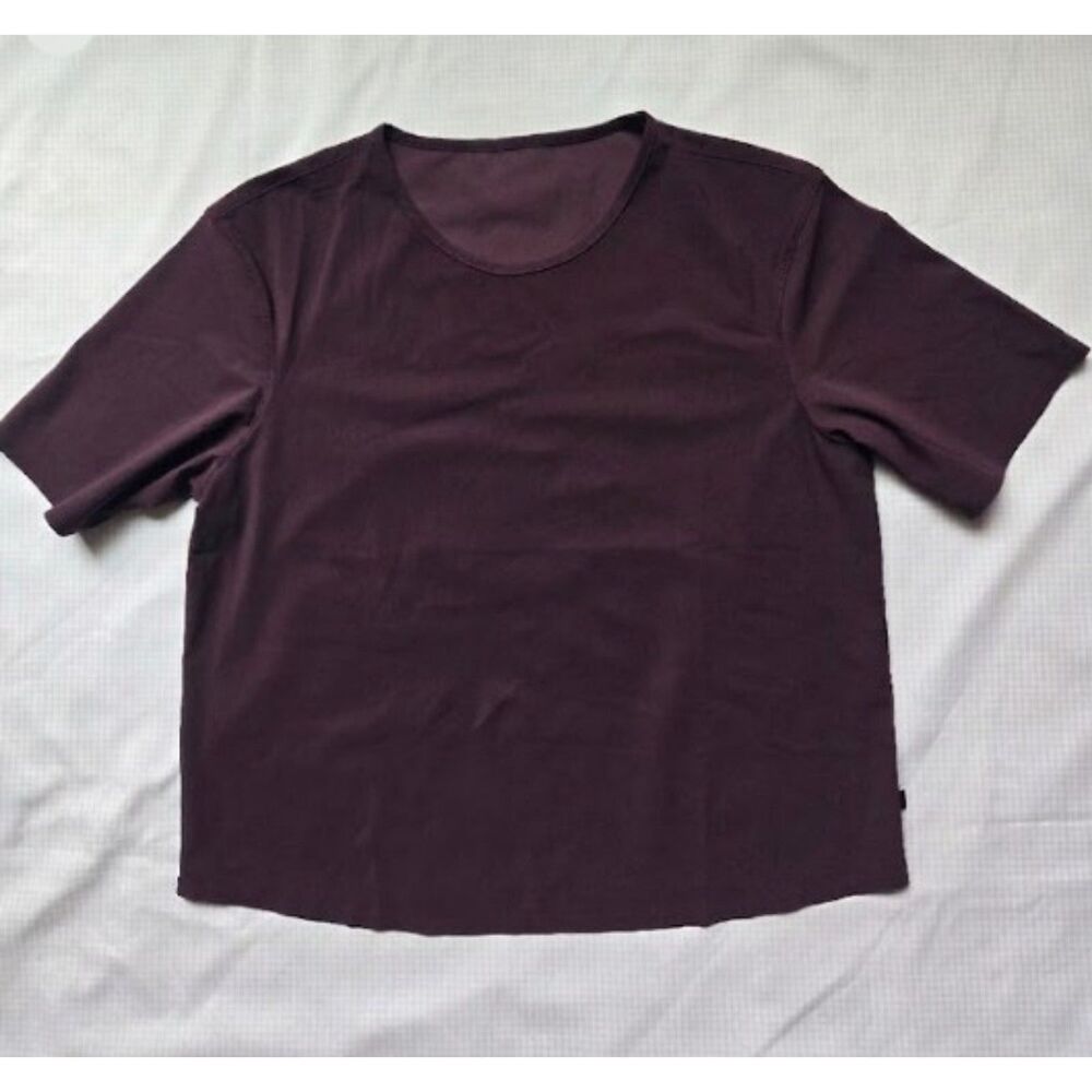 Lululemon Athletic Tee in Dark Plum Size M Soft & Stretchy Fabric